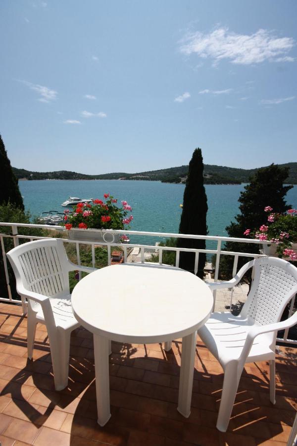 Apartments By The Sea Tisno, Murter - 5141 Экстерьер фото